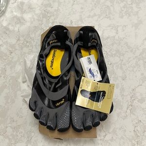 Vibram EL-X Size 42 NIB
